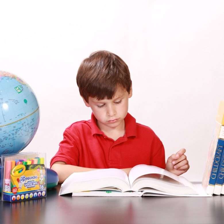 ajudar criança com dislexia a ler melhor