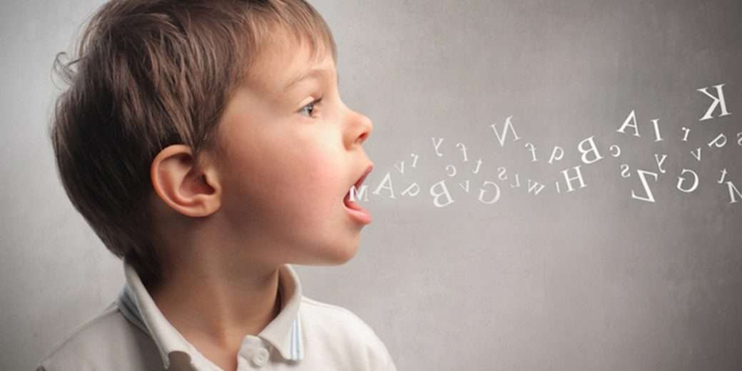 Meu filho entende tudo, mas não fala: quando devo me preocupar?
