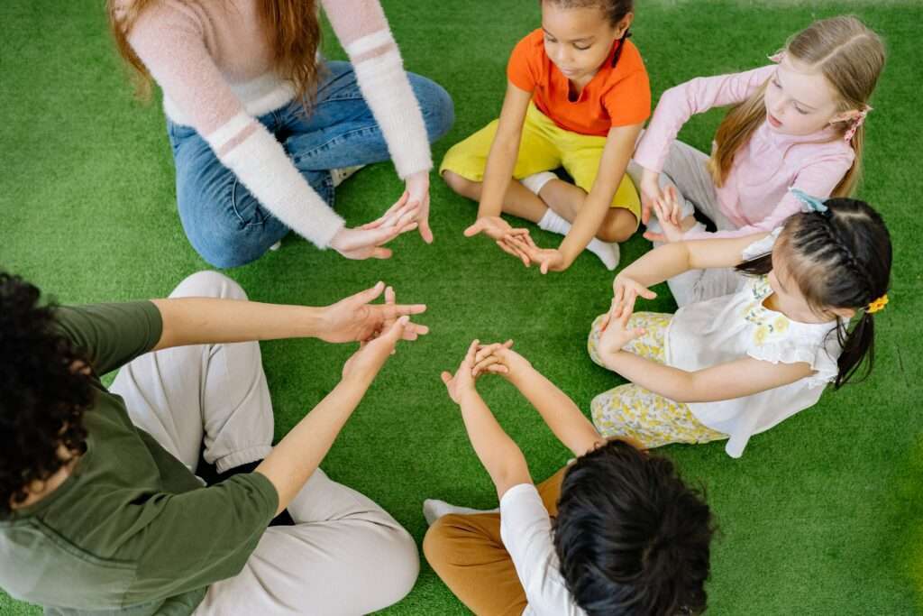 Desenvolver a interação social da criança com autismo