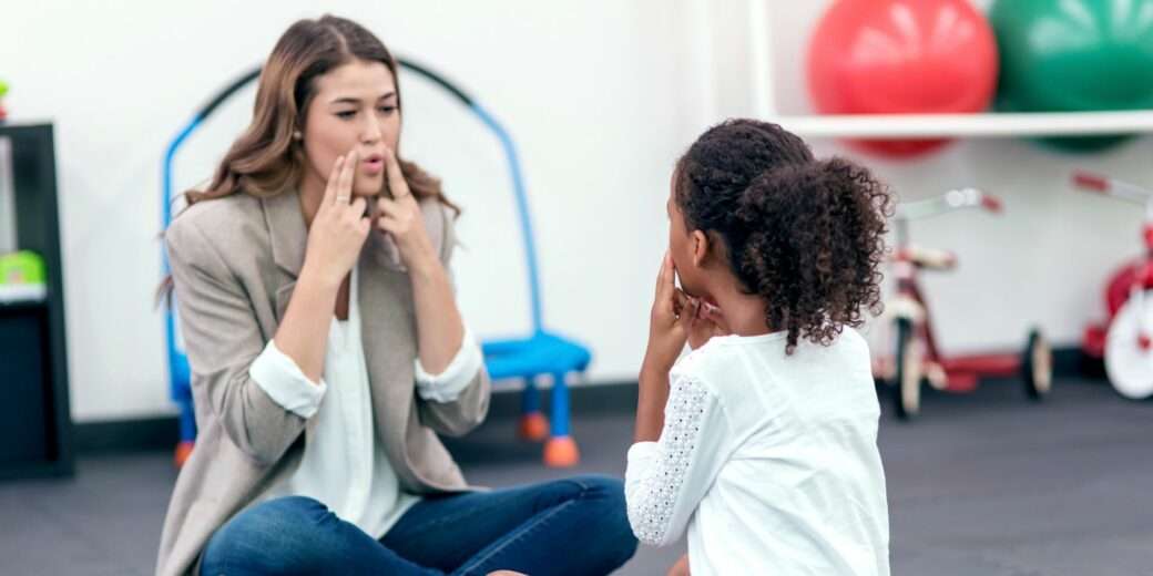 Meu filho tem um chiado na fala: o que pode ser e quando procurar ajuda