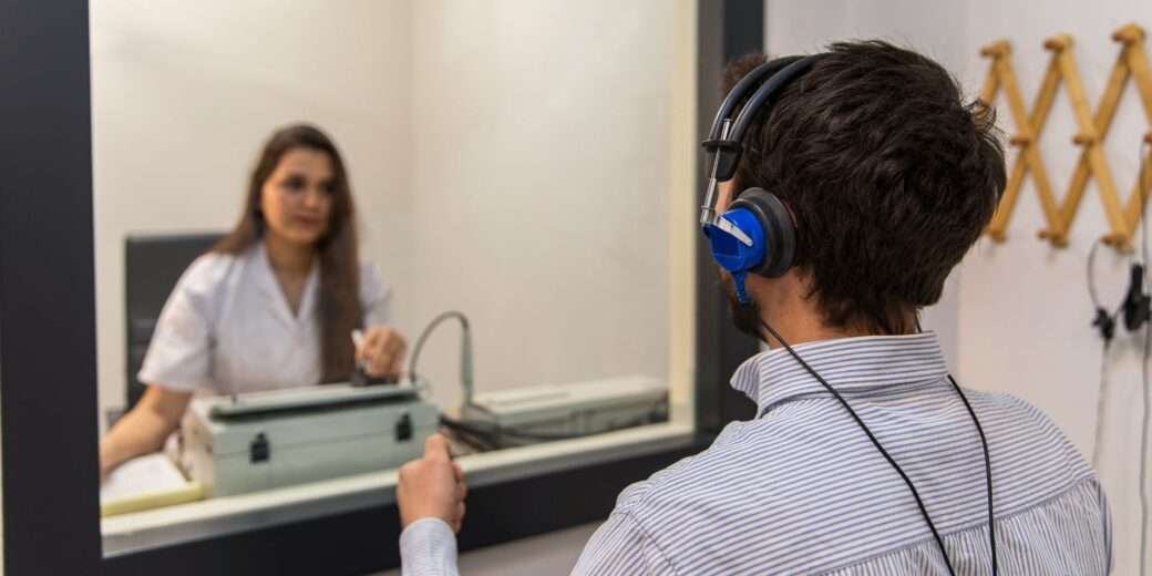 Perda Auditiva Leve em Crianças: O Impacto Invisível no Desempenho Escolar