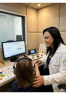 Treinamento auditivo em cabine para adultos